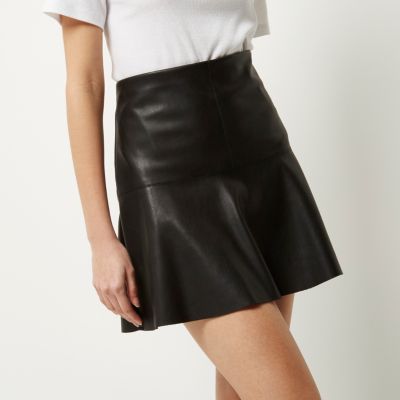 Black leather-look flippy skirt